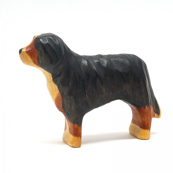 kleiner schwarzwe Hund von buntspechte-holzspielfiguren.de